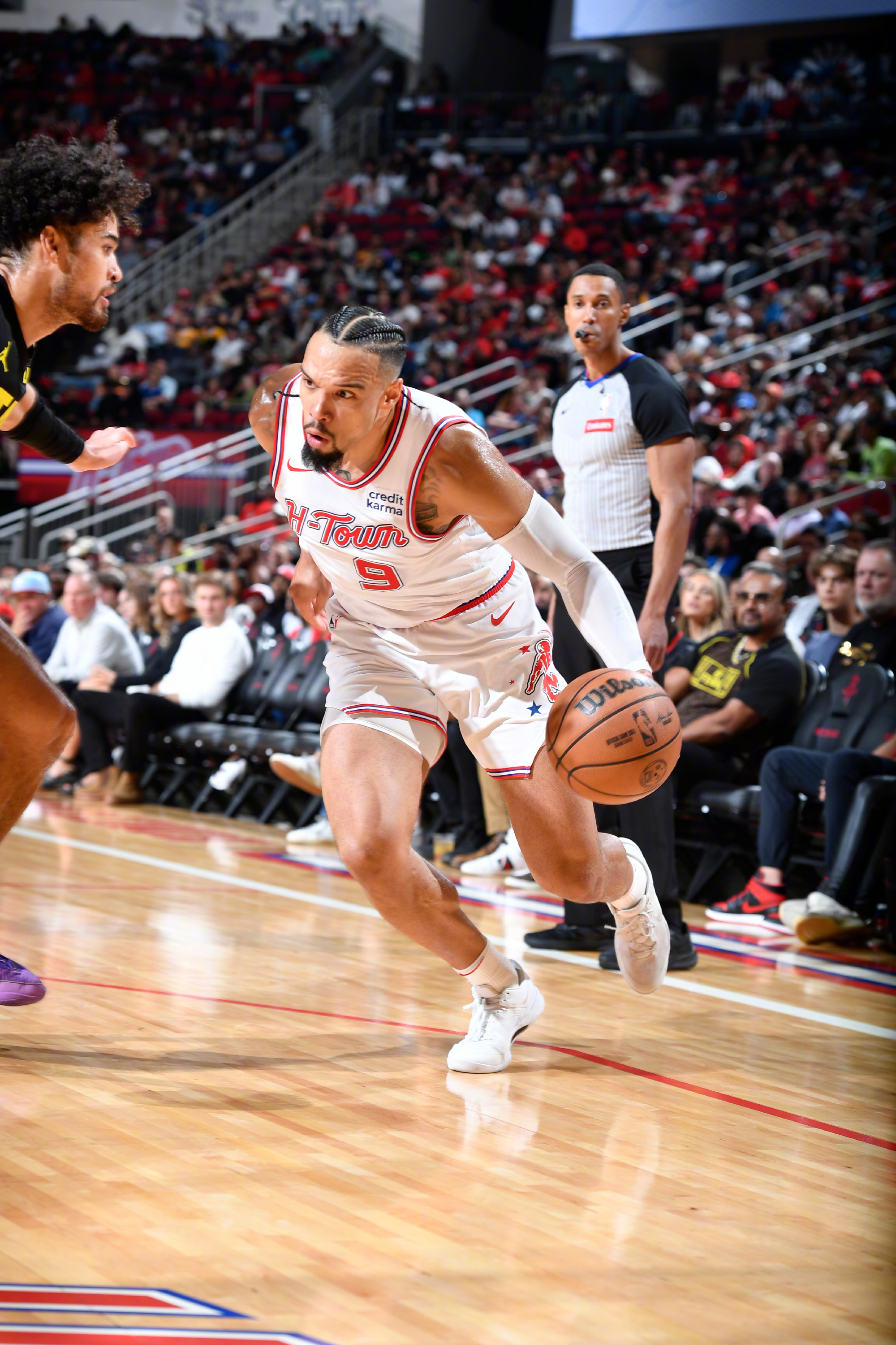 NBA常规赛赛后走向成谜，布鲁克林篮网豪取连胜，气氛紧张，心理建设被强调的简单介绍