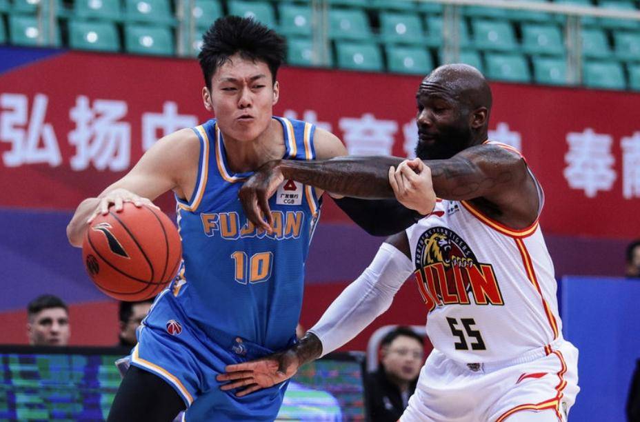 山东男篮迎欧篮联关键赛;转会期外线爆发;管理层满意;年轻球员得到机会的简单介绍 山东男篮迎欧篮联关键赛;转会期外线爆发;管理层满意;年轻球员得到机会的简单介绍